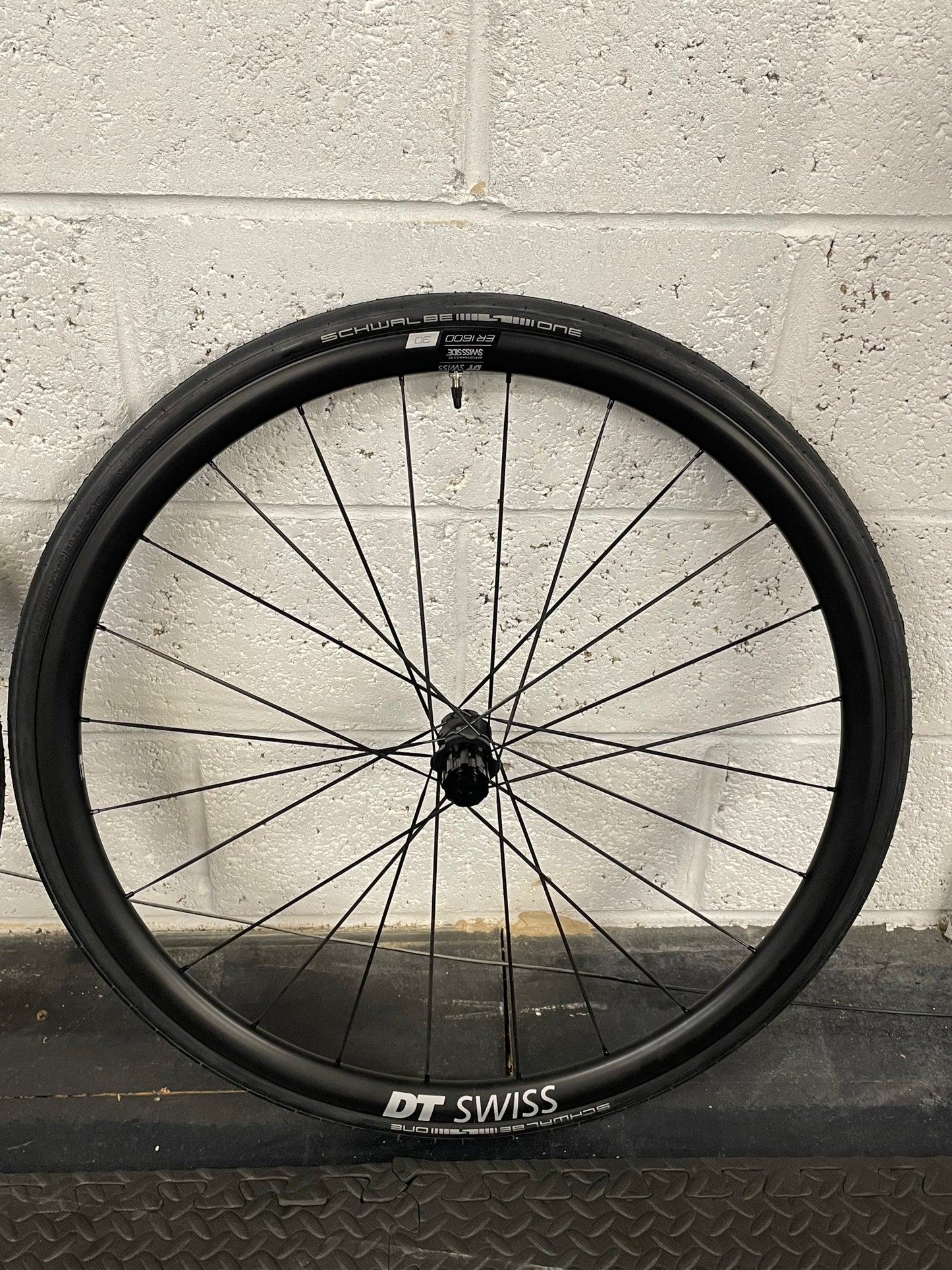 DT Swiss DR 1600 ER 40 lightweight aluminium TLR Wheelset Brand New With New Tyres