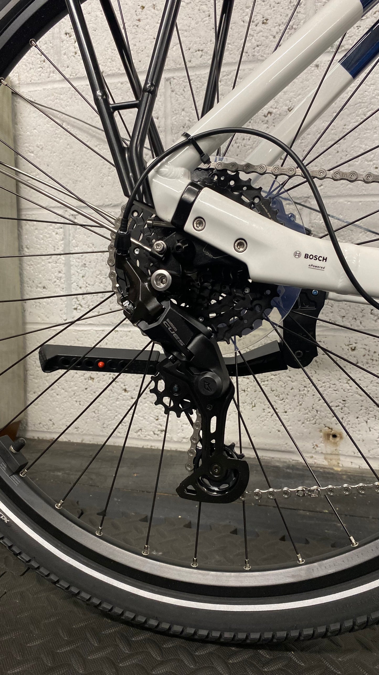 RALEIGH Motus Ltd - Derailleur Gear Electric Bike (white) 2026