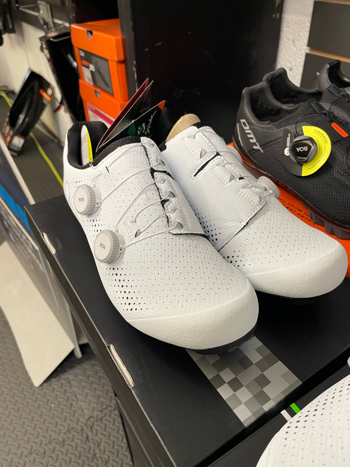 SPUIK PROFIT Advance White carbon road Shoes size EU 45 AND 46