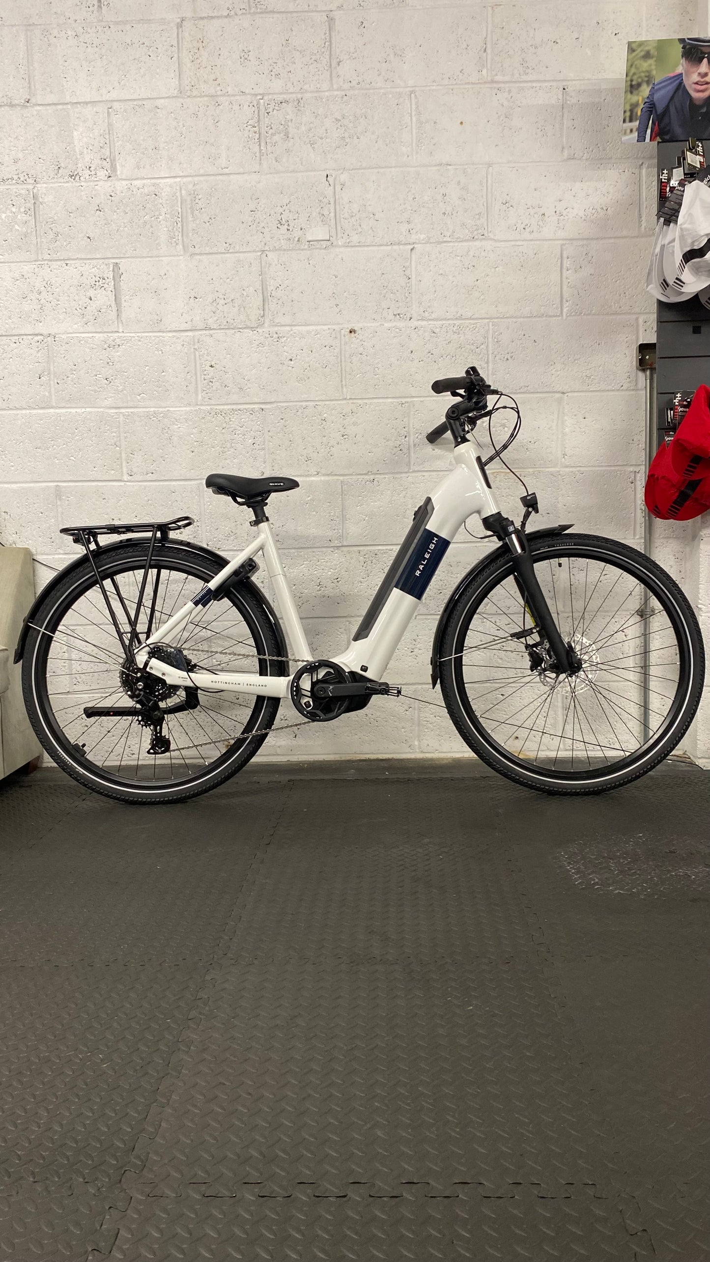 RALEIGH Motus Ltd - Derailleur Gear Electric Bike (white) 2026