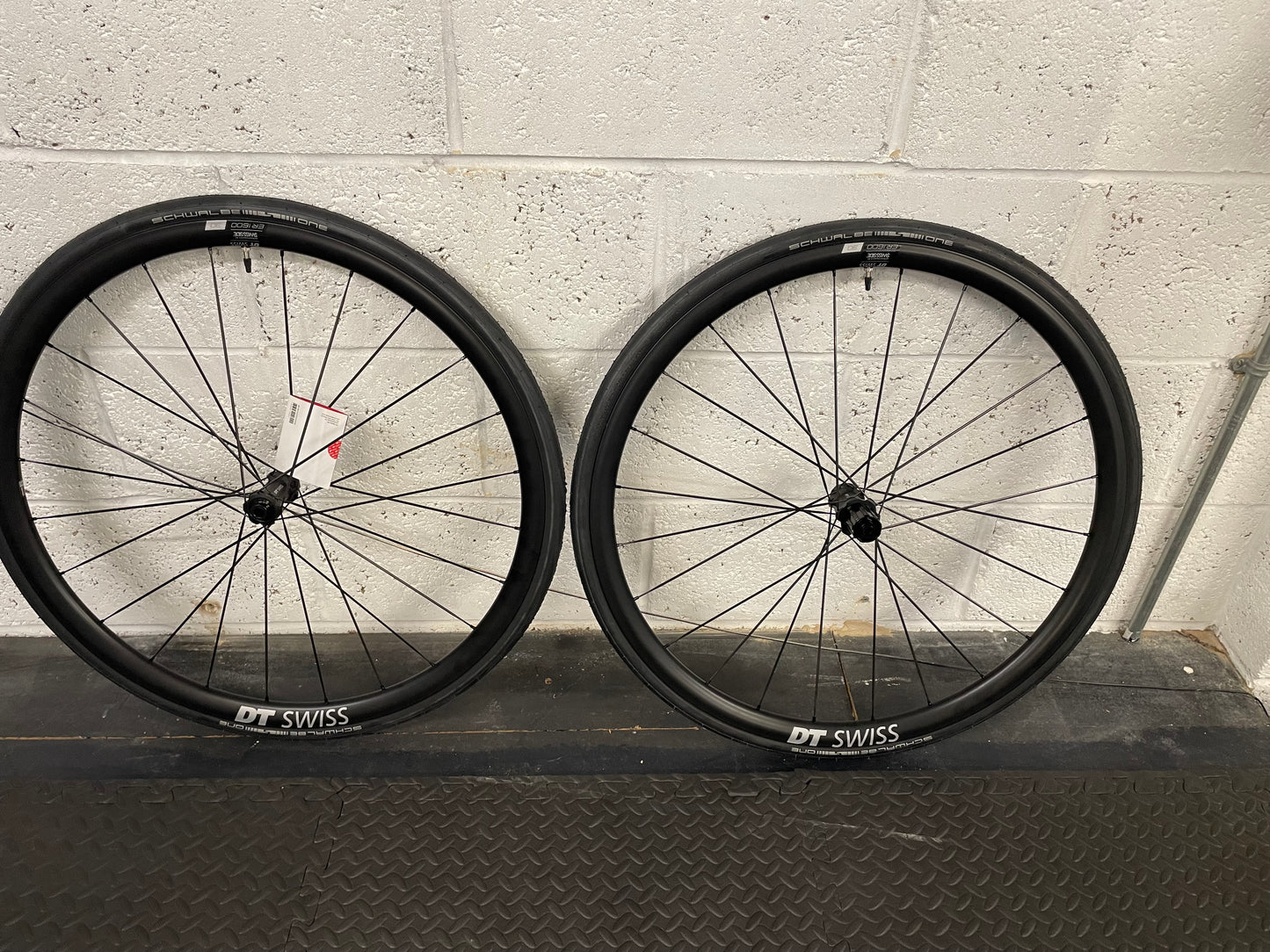 DT Swiss DR 1600 ER 40 lightweight aluminium TLR Wheelset Brand New With New Tyres